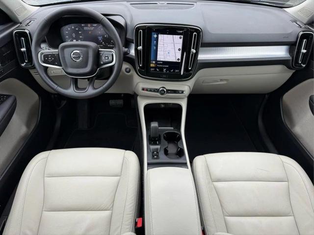2022 Volvo XC40 T5 Momentum