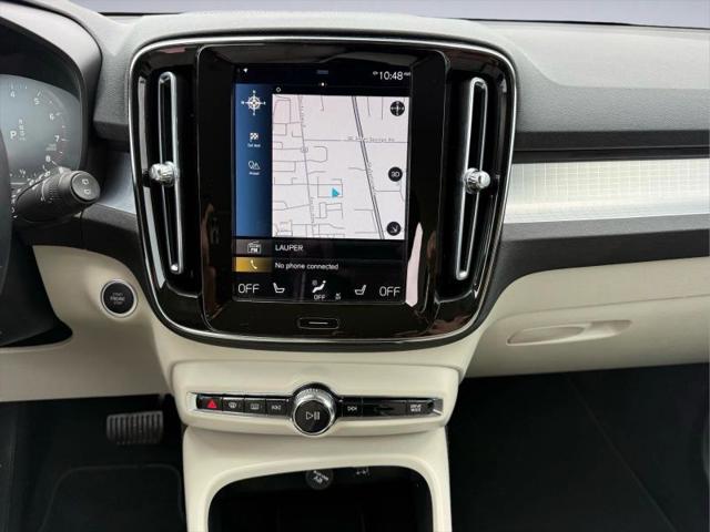 2022 Volvo XC40 T5 Momentum