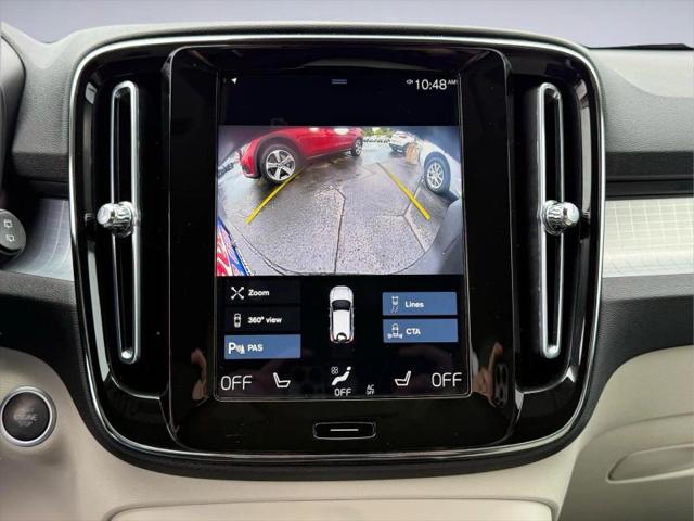 2022 Volvo XC40 T5 Momentum