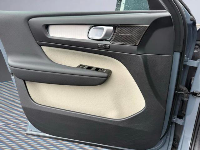 2022 Volvo XC40 T5 Momentum