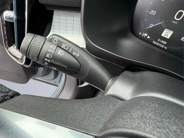2022 Volvo XC40 T5 Momentum