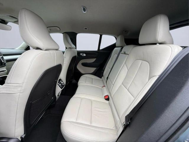 2022 Volvo XC40 T5 Momentum