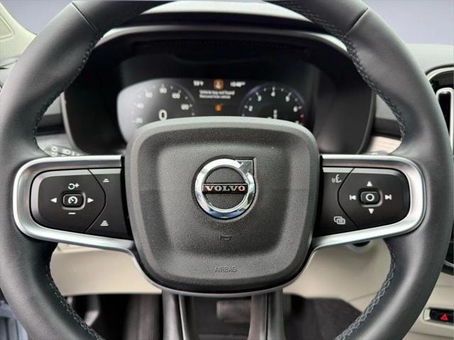 2022 Volvo XC40 T5 Momentum