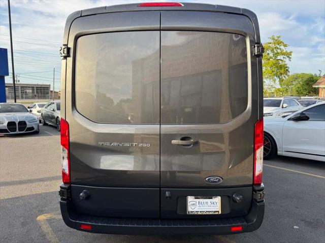 2017 Ford Transit Medium Roof w/Sliding Side Door w/LWB