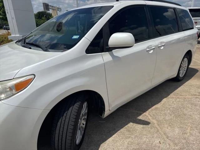 2016 Toyota Sienna XLE 8 Passenger