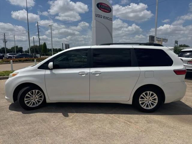 2016 Toyota Sienna XLE 8 Passenger