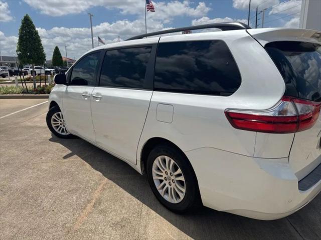 2016 Toyota Sienna XLE 8 Passenger