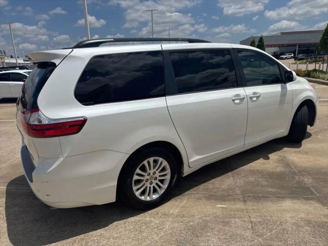 2016 Toyota Sienna XLE 8 Passenger