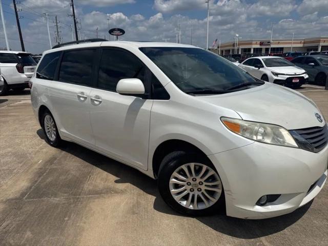 2016 Toyota Sienna XLE 8 Passenger