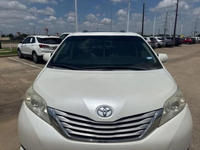 2016 Toyota Sienna XLE 8 Passenger