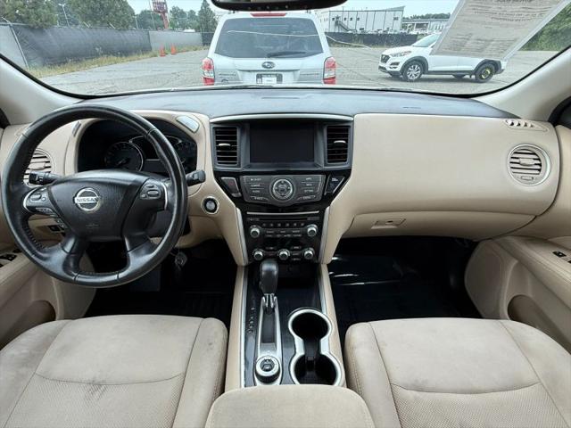 2017 Nissan Pathfinder SV
