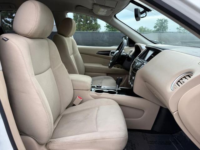 2017 Nissan Pathfinder SV