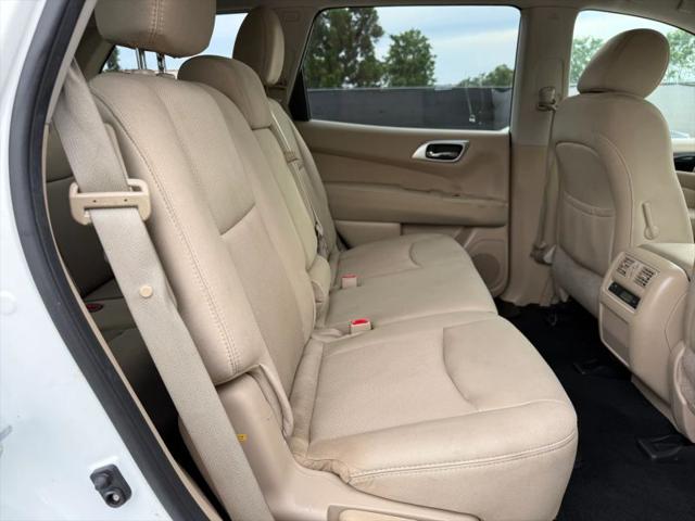 2017 Nissan Pathfinder SV