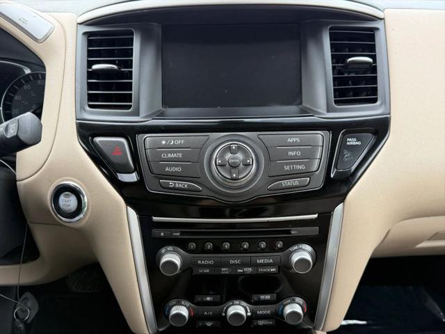 2017 Nissan Pathfinder SV