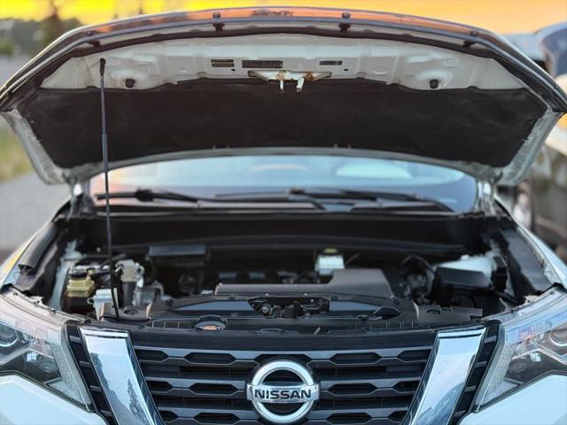 2017 Nissan Pathfinder SV