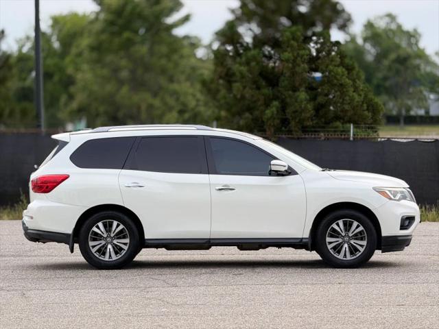 2017 Nissan Pathfinder SL