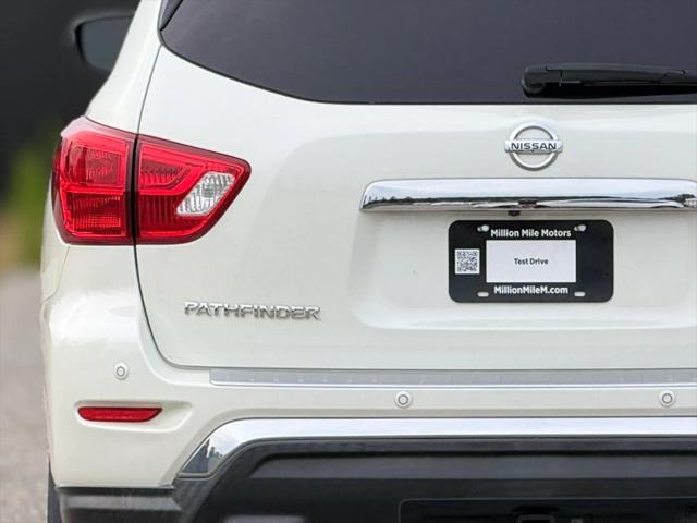 2017 Nissan Pathfinder SL
