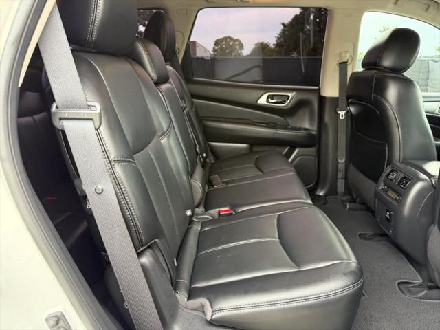 2017 Nissan Pathfinder SL