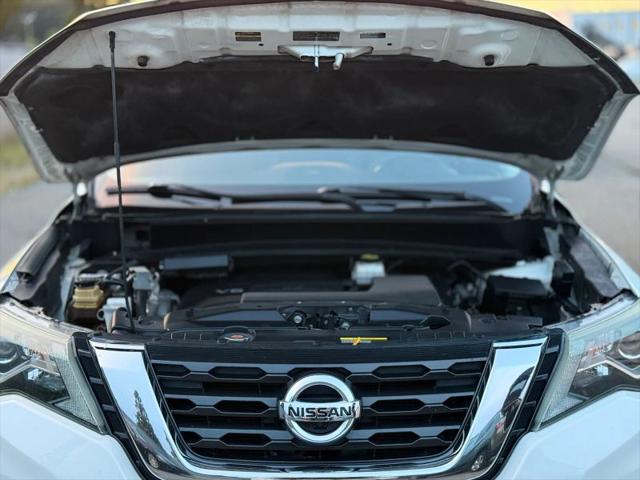 2017 Nissan Pathfinder SL