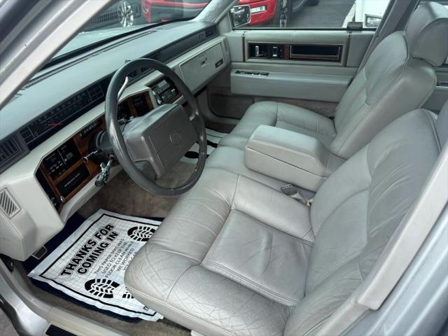 1993 Cadillac DeVille Standard