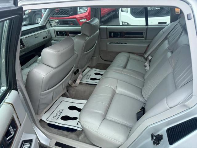 1993 Cadillac DeVille Standard