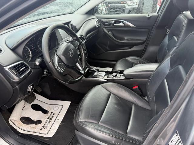 2018 INFINITI QX30 Luxury