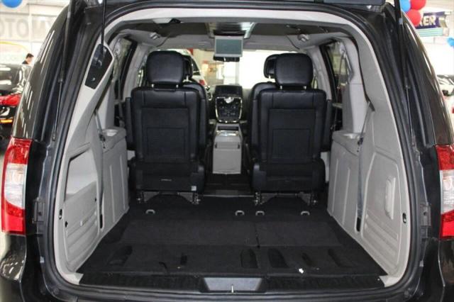 2012 Chrysler Town & Country Touring