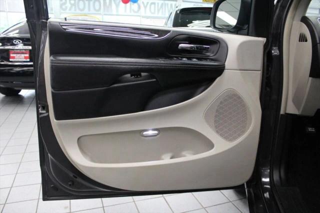 2012 Chrysler Town & Country Touring