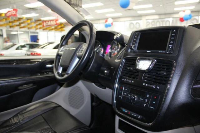2012 Chrysler Town & Country Touring