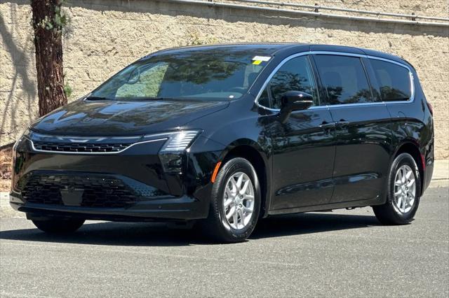 2027 Chrysler Pacifica Select