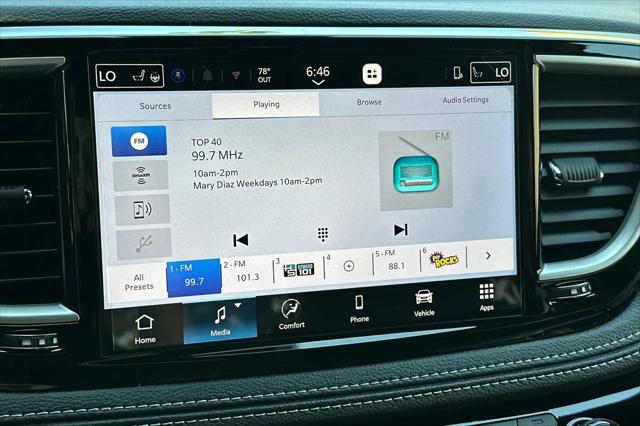 2027 Chrysler Pacifica Select