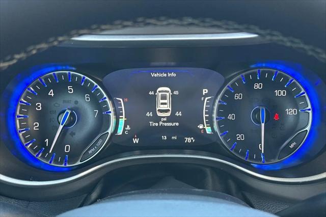 2027 Chrysler Pacifica Select