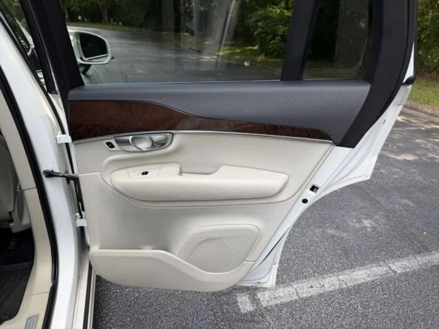 2019 Volvo XC90 T6 Momentum