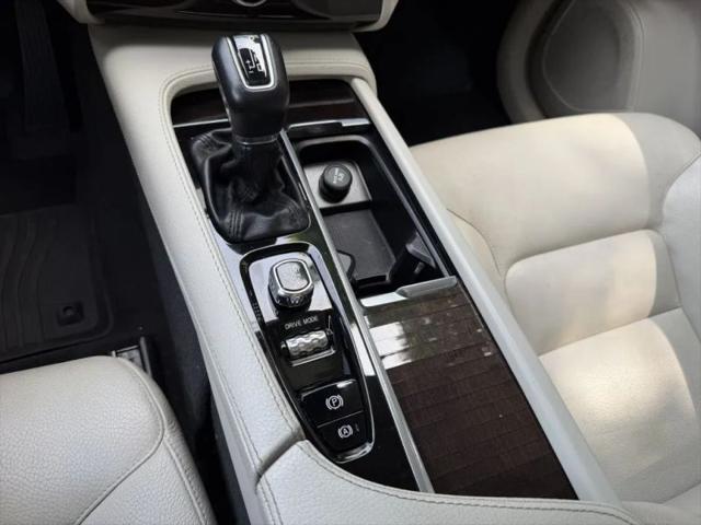 2019 Volvo XC90 T6 Momentum