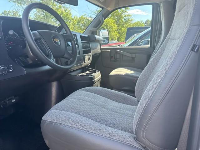 2025 Chevrolet Express Passenger RWD 3500 Extended Wheelbase LT
