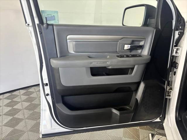 2019 Ram 1500 Classic SLT Crew Cab 4x2 6'4" Box