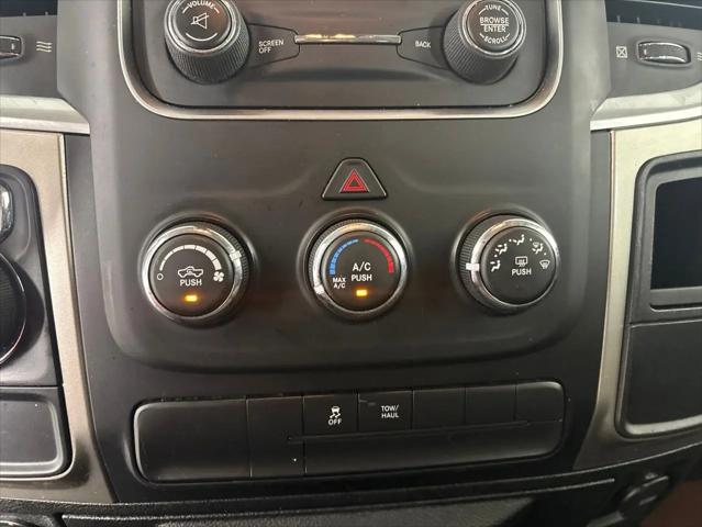 2019 Ram 1500 Classic SLT Crew Cab 4x2 6'4" Box