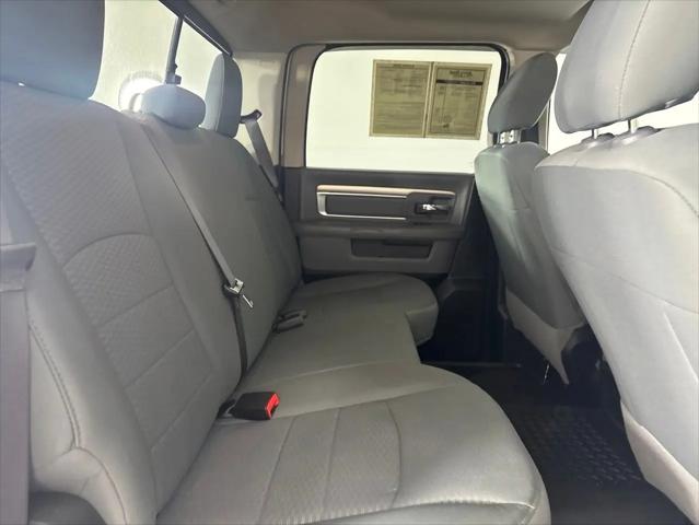 2019 Ram 1500 Classic SLT Crew Cab 4x2 6'4" Box