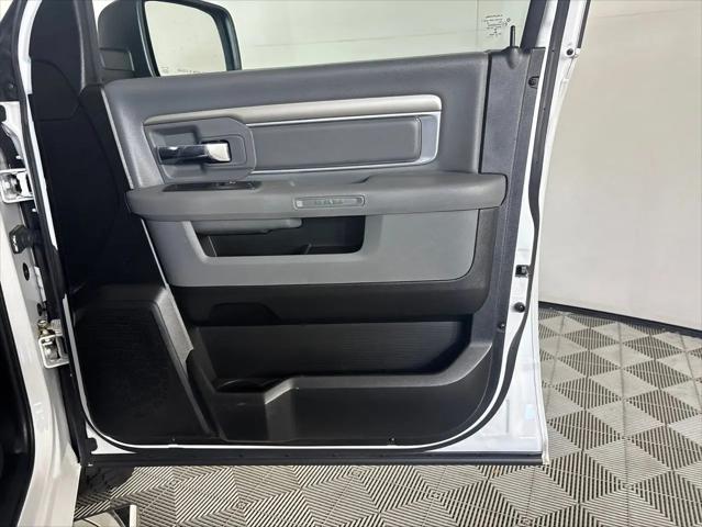2019 Ram 1500 Classic SLT Crew Cab 4x2 6'4" Box