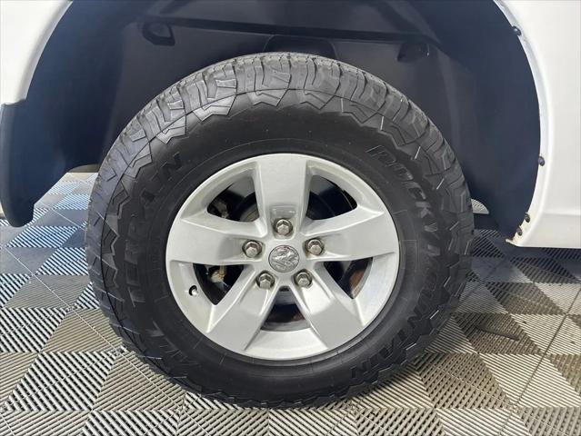 2019 Ram 1500 Classic SLT Crew Cab 4x2 6'4" Box