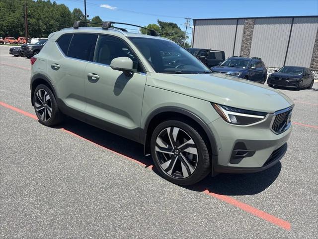 2023 Volvo XC40 B5 Plus Bright Theme