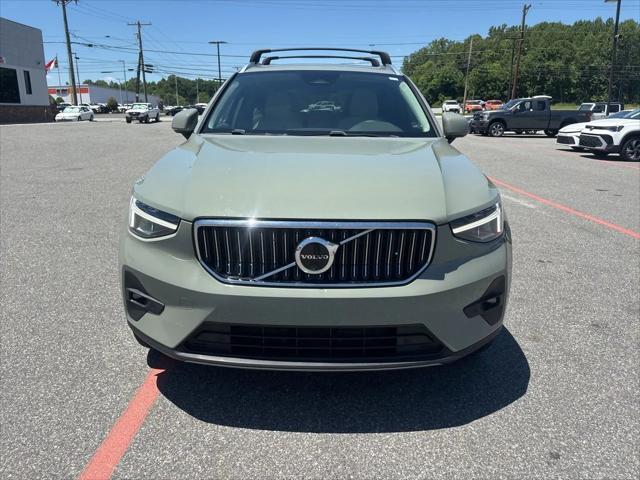 2023 Volvo XC40 B5 Plus Bright Theme