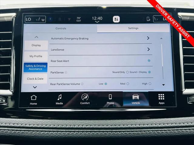2027 Chrysler Pacifica Select