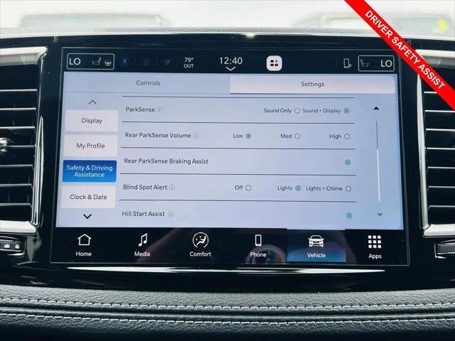2027 Chrysler Pacifica Select