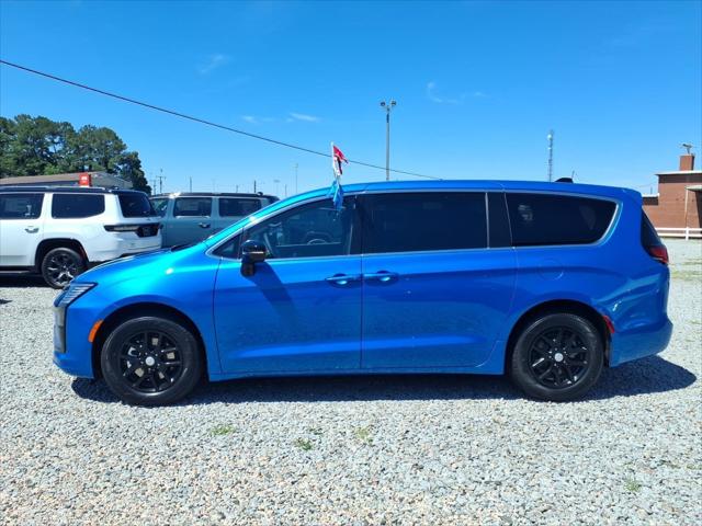 2027 Chrysler Pacifica Select