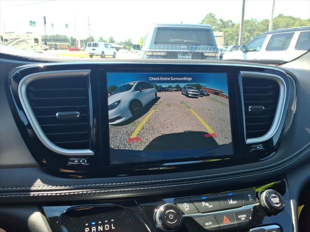 2027 Chrysler Pacifica Select