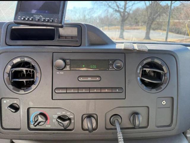 2017 Ford E-450 Cutaway Base