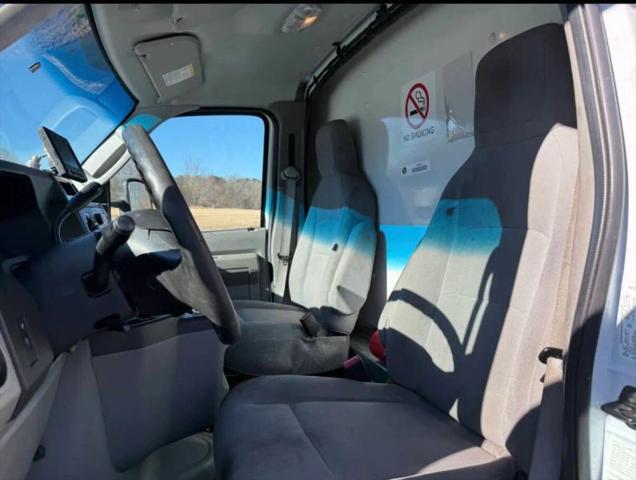 2017 Ford E-450 Cutaway Base