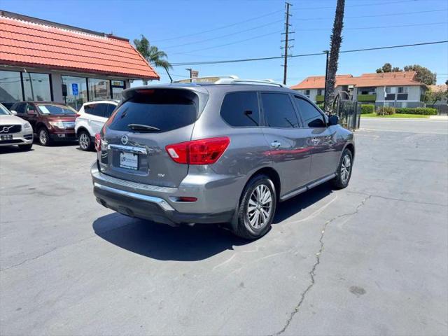 2017 Nissan Pathfinder SV