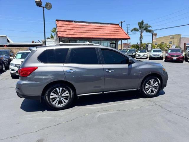 2017 Nissan Pathfinder SV